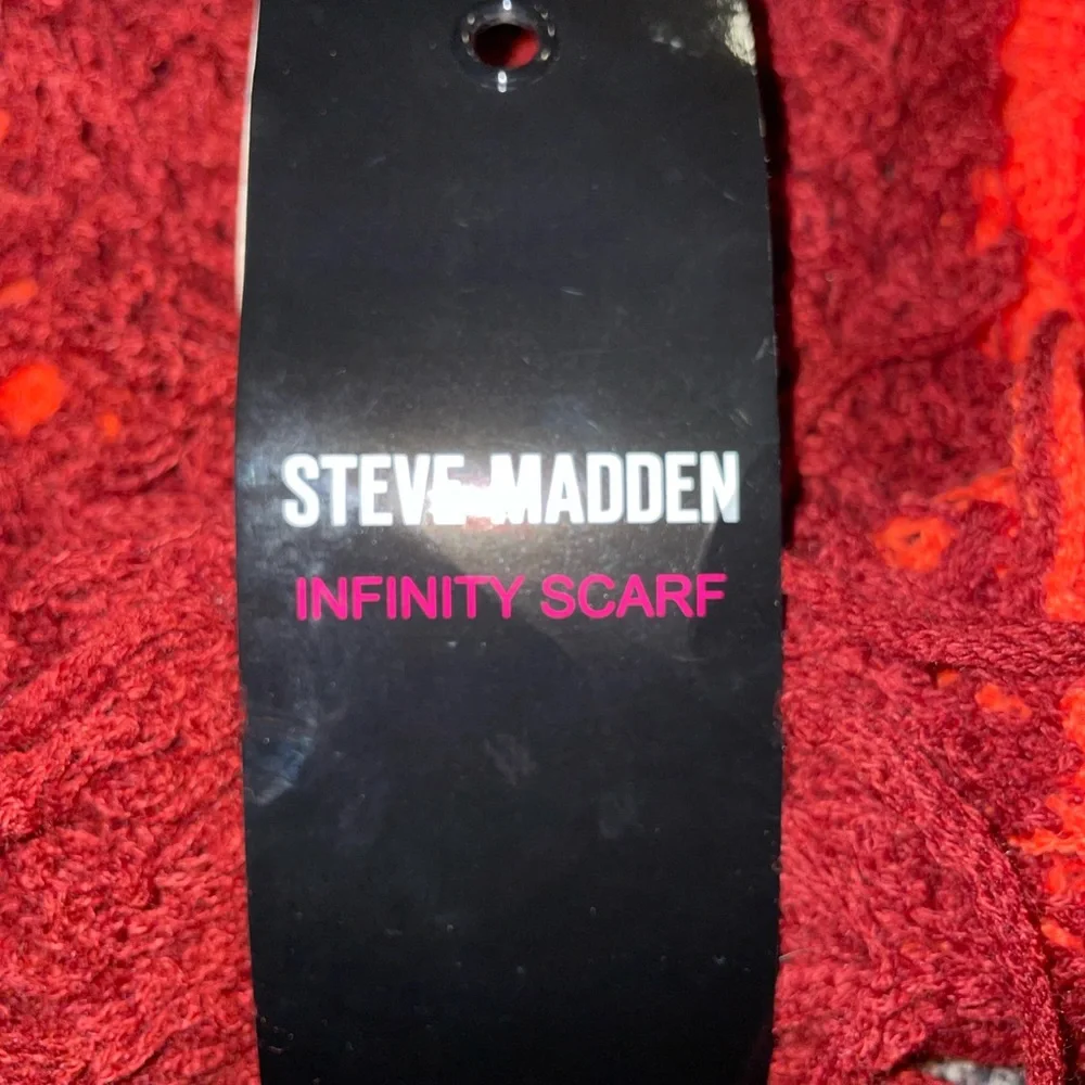 Steve Madden Infinity Scarf Brand New with Tags - Picture 3 of 3